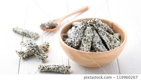 Dried dragon fruit (dried dragon fruit) White dragon fruit Dried dragon fruit (dried dragon fruit) White dragon fruit 119960267