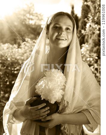 Young girl with white flowers 119961008