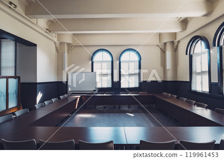 古老而復古、富麗堂皇的會議室， 119961453