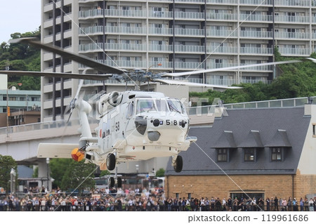 SH-60J直升機起飛,反潛巡邏直升機 SH-60J直升機起飛,反潛巡邏直升機 119961686