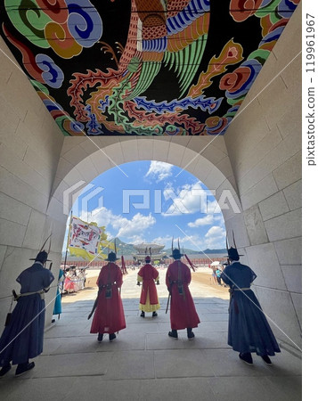 首爾景福宮衛兵換崗儀式 首爾景福宮衛兵換崗儀式 119961967