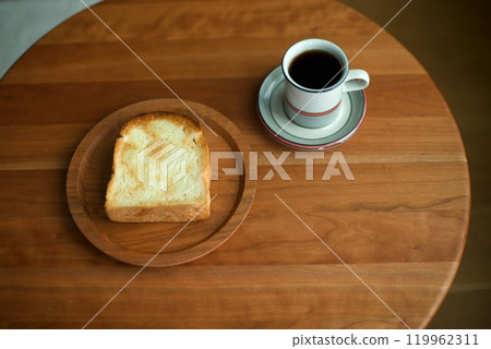 Breakfast: buttered toast and hot coffee Breakfast: buttered toast and hot coffee 119962311