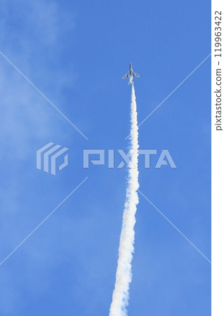 Blue Impulse exhibition flight: Blue Impulse trailing smoke in clear skies Blue Impulse exhibition flight: Blue Impulse trailing smoke in clear skies 119963422