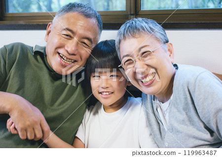 Smiling grandchildren and grandparents standing close together Smiling grandchildren and grandparents standing close together 119963487