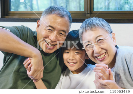 Smiling grandchildren and grandparents standing close together Smiling grandchildren and grandparents standing close together 119963489