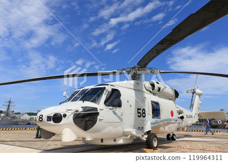 地面展示的SH-60J反潛巡邏直升機 地面展示的SH-60J反潛巡邏直升機 119964311