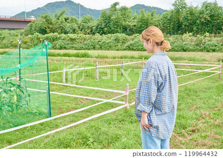 田野與婦女、農民、家庭花園、鄉村生活 119964432
