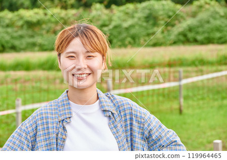 Fields and women, farmers, home gardens, rural life 119964465