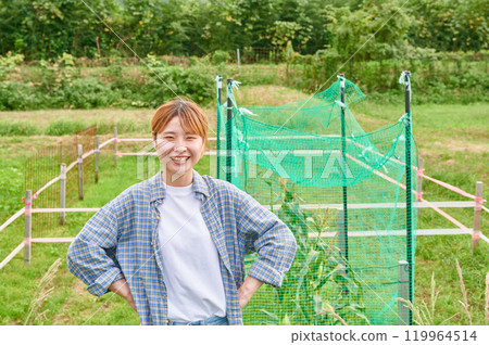 田野與婦女、農民、家庭花園、鄉村生活 119964514