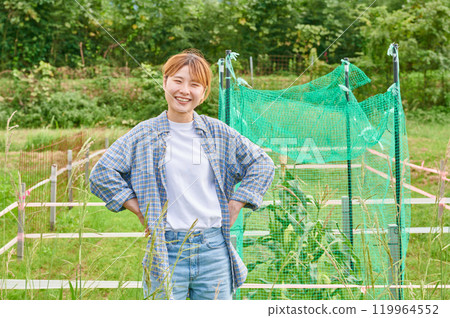 Fields and women, farmers, home gardens, rural life Fields and women, farmers, home gardens, rural life 119964552