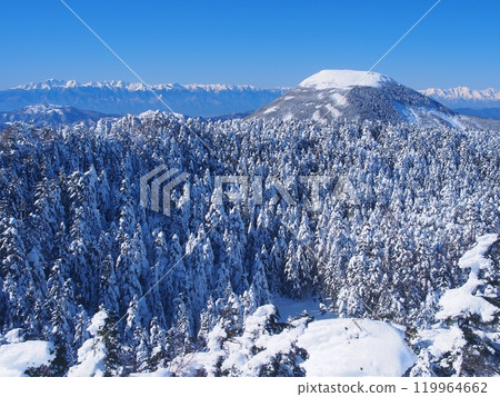 冬天從八嶽山和北橫嶽山看到的蓼科山 冬天從八嶽山和北橫嶽山看到的蓼科山 119964662