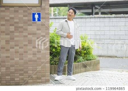 Public toilet and middle-aged man 119964865