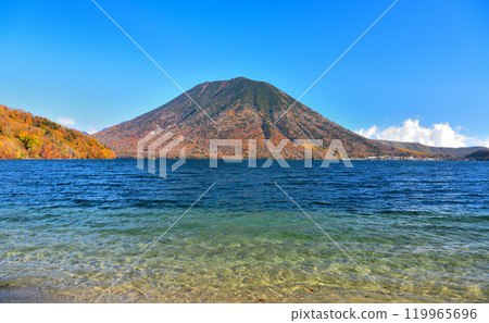 栃木縣日光市、男體山、中禪寺湖的紅葉 栃木縣日光市、男體山、中禪寺湖的紅葉 119965696