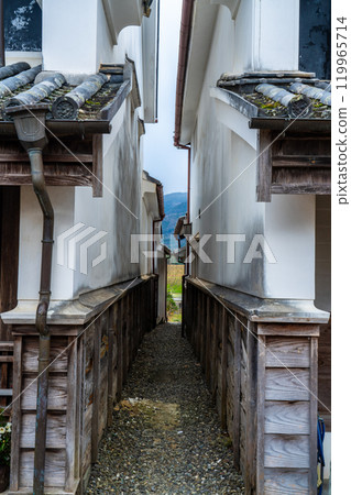 [Important Preservation District for Groups of Traditional Buildings] Wakimachi Minamimachi Important Preservation District for Groups of Traditional Buildings, White-walled Alley, Mima City, Tokushima Prefecture 119965714