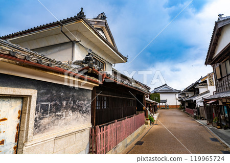 [Important Preservation District for Groups of Traditional Buildings] Wakimachi Minamimachi Important Preservation District for Groups of Traditional Buildings Zushi Two-story and Lattice House 6 Mima City, Tokushima Prefecture 119965724