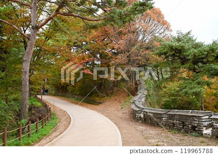 世界遺產/南漢山城秋季步道 [韓國/京畿道] 119965788