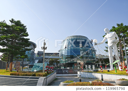 Scenery of Garak Market and Garak Mall [Seoul, Korea] 119965798
