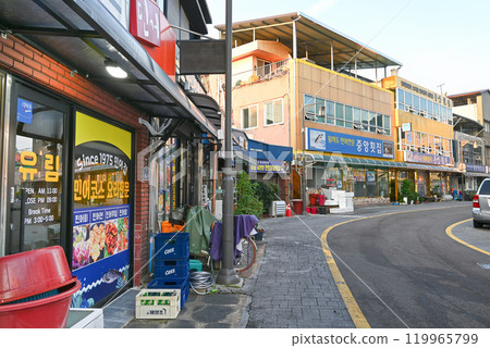 Scenery of Croaker Sashimi Street in Mokpo Old Town [Mokpo City, Korea] 119965799