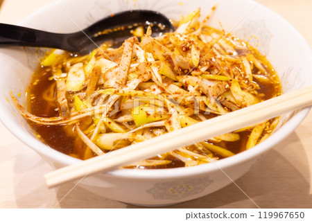 Delicious leek and soy sauce ramen 119967650