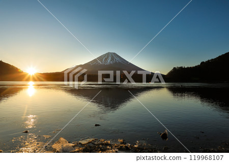 Japanese landscape: Sunrise at Lake Shojiko in the harsh winter Japanese landscape: Sunrise at Lake Shojiko in the harsh winter 119968107
