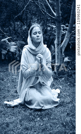 Young girl praying to God 119968241