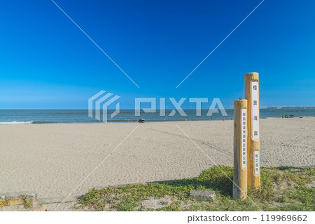 Scenery of the blue sky, sea and sand at Sagara Sun Beach in Makinohara City (Shizuoka Prefecture) 119969662
