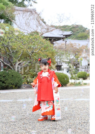 Cute three-year-old girl at Shichigosan shrine visit, location photoshoot at shrine/temple, family photo with kimono and kids in haori Cute three-year-old girl at Shichigosan shrine visit, location photoshoot at shrine/temple, family photo with kimono and kids in haori 119969722