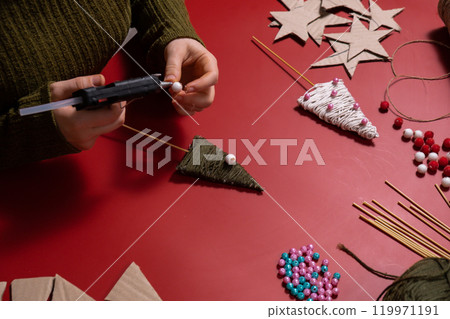 Rope Christmas tree Gift Christmas idea. Do it yourself instruction eco-friendly decoration. Making handmade presents children's diy projects. Holiday family time Rope Christmas tree Gift Christmas idea. Do it yourself instruction eco-friendly decoration. Making handmade presents children's diy projects. Holiday family time 119971191