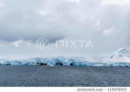Landscape of the Antarctic Peninsula Landscape of the Antarctic Peninsula 119976053
