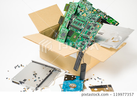 廢棄電子電路板：電子設備中使用的電子電路板廢棄圖片 119977357