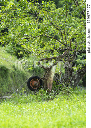 獨輪車被支撐 119977477