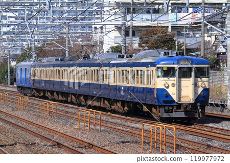 The JNR 113 series train returned to the depot after successfully completing a test run after parts were replaced. 119977972