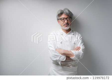 雙臂交叉微笑的廚師 雙臂交叉微笑的廚師 119978172