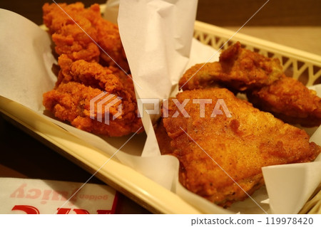 Two kinds of fried chicken 119978420