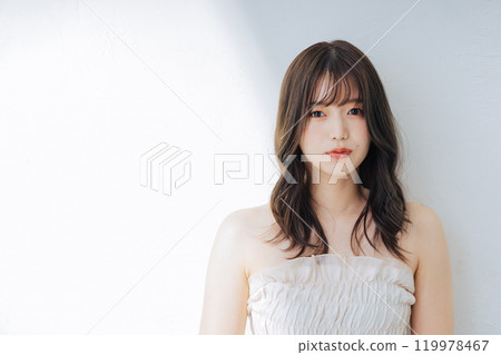 年輕女性的美麗形象 119978467