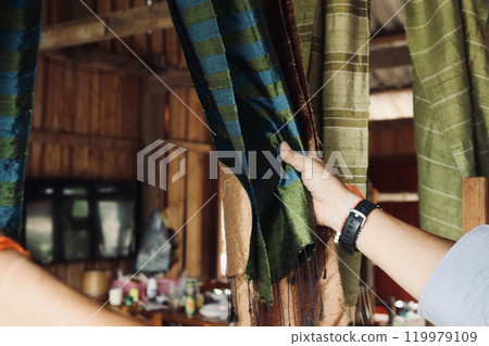 拿起寮國絲織品 119979109