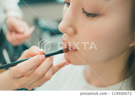 Professional makeup techniques Professional makeup techniques 119980072