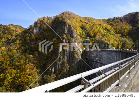 北海道定山溪北平峽大壩的秋葉 119980493