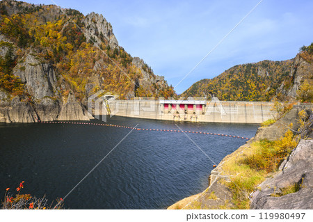 Autumn leaves of Jozankei Hoheikyo Dam, Hokkaido 119980497