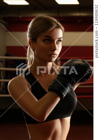 Boxer working out with trainer in gym 119980632