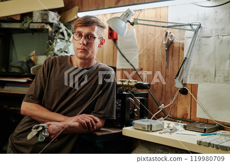 Technician in eyeglasses and t-shirt 119980709