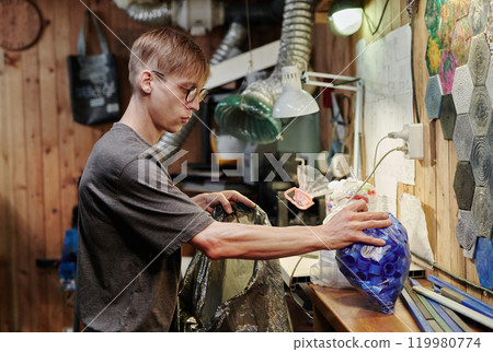Worker of plastic recycling workshop 119980774