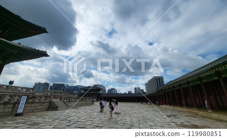 ancient palace 119980851