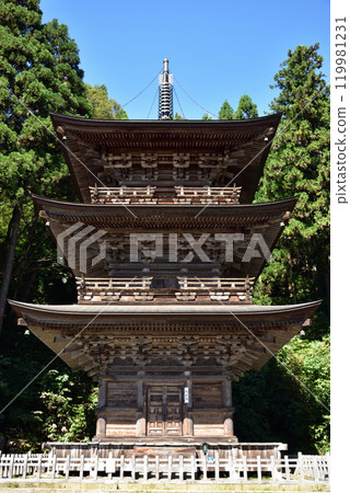 Three-story pagoda at Jionji temple Three-story pagoda at Jionji temple 119981231