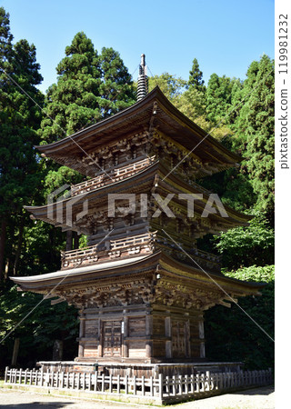 Three-story pagoda at Jionji temple Three-story pagoda at Jionji temple 119981232