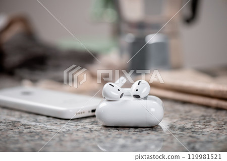 wireless earbuds for smartphone 119981521