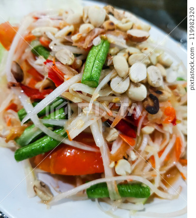 Som Tum salad 119982320