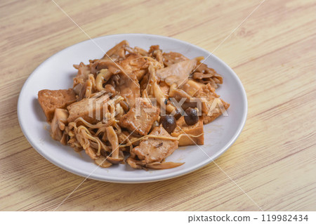 Stir-fried mushrooms and tofu with oyster sauce Stir-fried mushrooms and tofu with oyster sauce 119982434