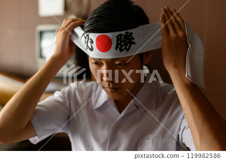 Retro image cut 119982586