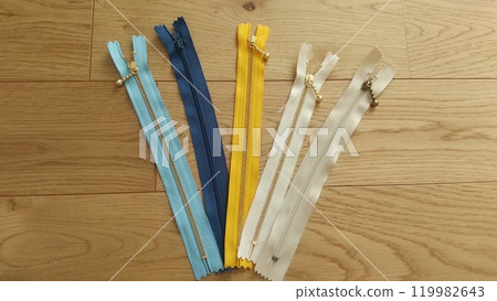 5 zippers with balls in various colors and lengths 5 zippers with balls in various colors and lengths 119982643